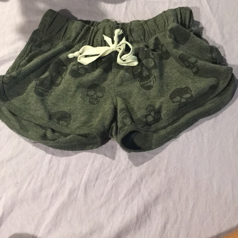Skull short shorts